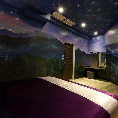 W3 Motel Luzhu Rum bild